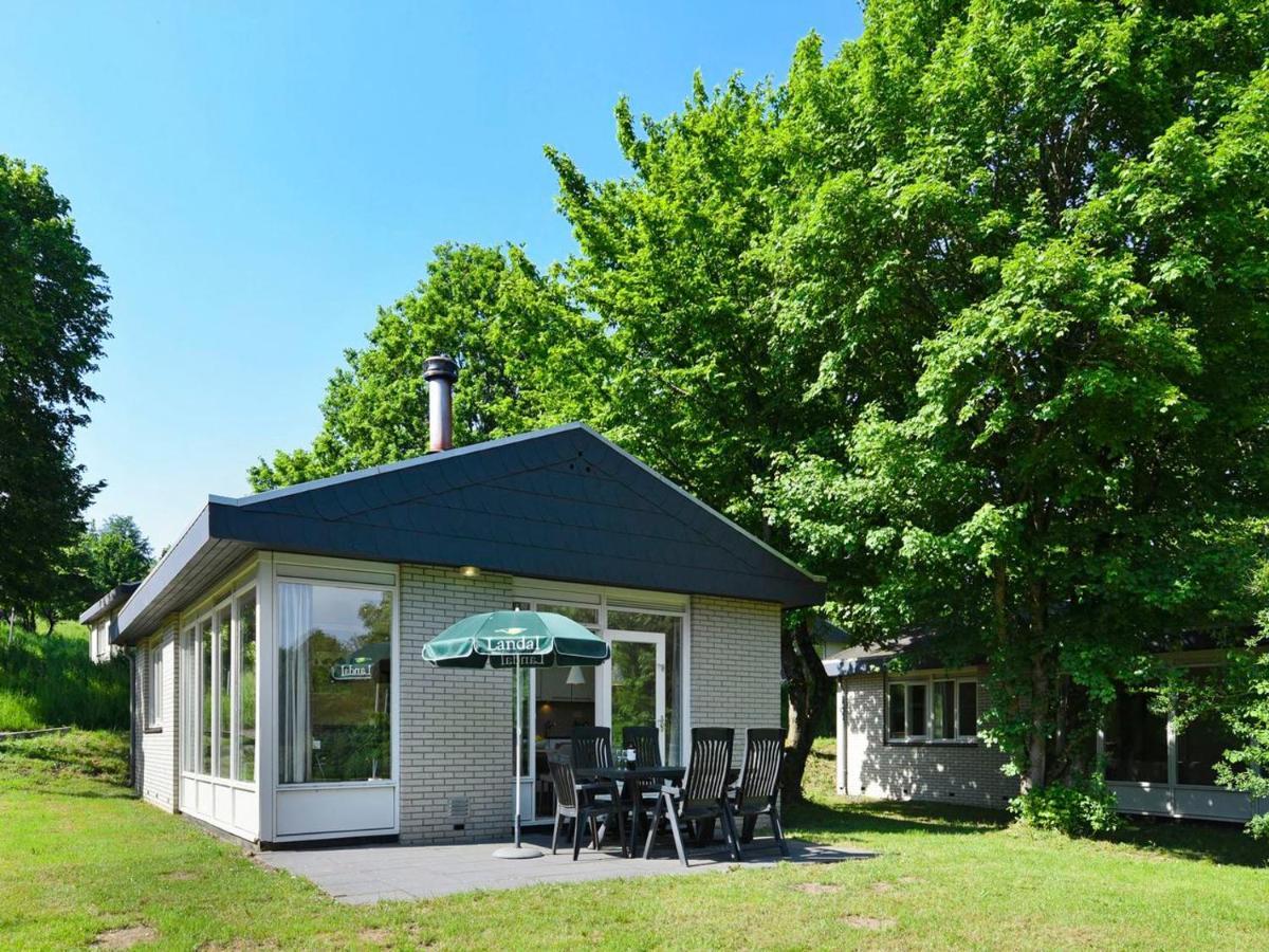 4-Person Bungalow In The Holiday Park Landal Hochwald Villa Kell am See Exterior foto